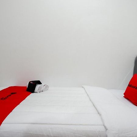 Reddoorz Hostel Near Kota Lama Semarang Exterior photo