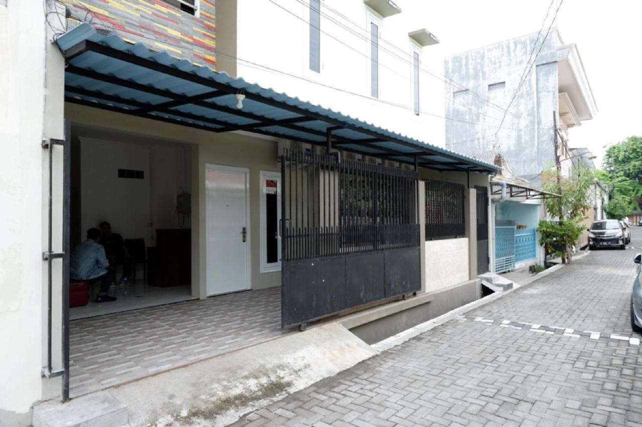 Reddoorz Hostel Near Kota Lama Semarang Exterior photo